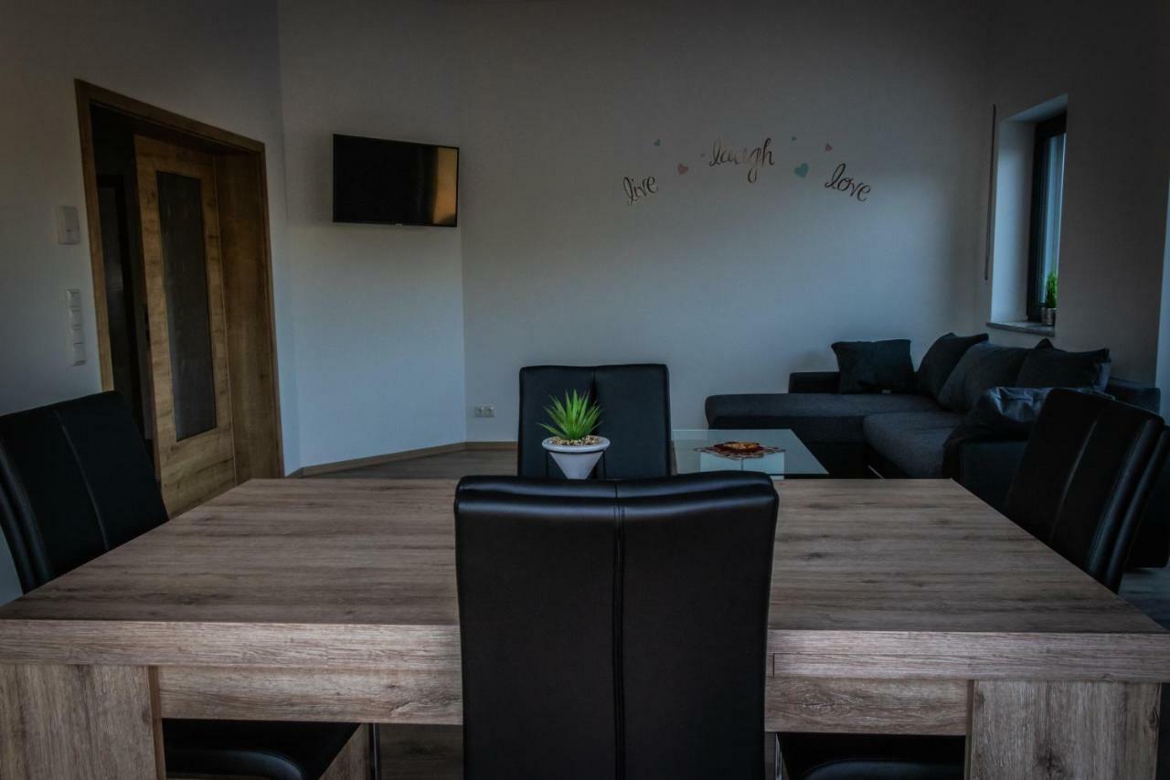 Landhaus Ferienwohnungen Mit Pool Und Wellness Neukirchen-Balbini Zewnętrze zdjęcie
