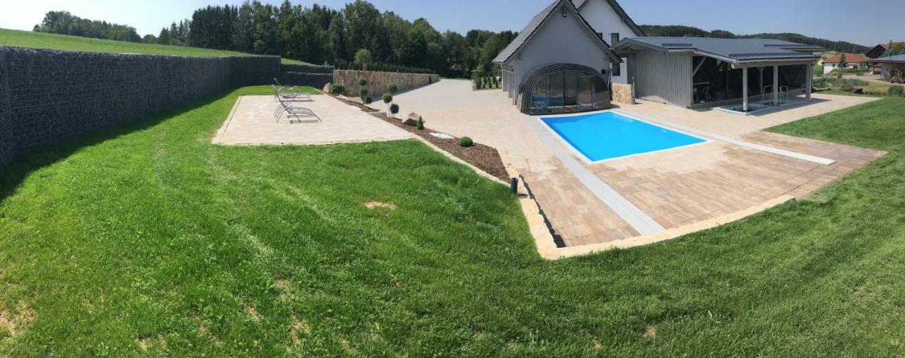 Landhaus Ferienwohnungen Mit Pool Und Wellness Neukirchen-Balbini Zewnętrze zdjęcie