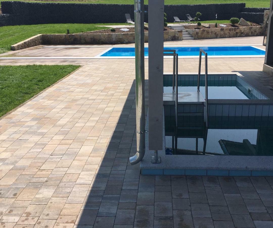 Landhaus Ferienwohnungen Mit Pool Und Wellness Neukirchen-Balbini Zewnętrze zdjęcie